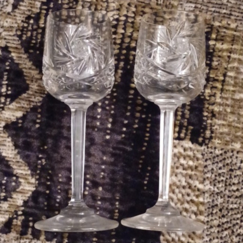 4/$80 Pinwheel Crystal Liqueur Glassware - Set Of 2